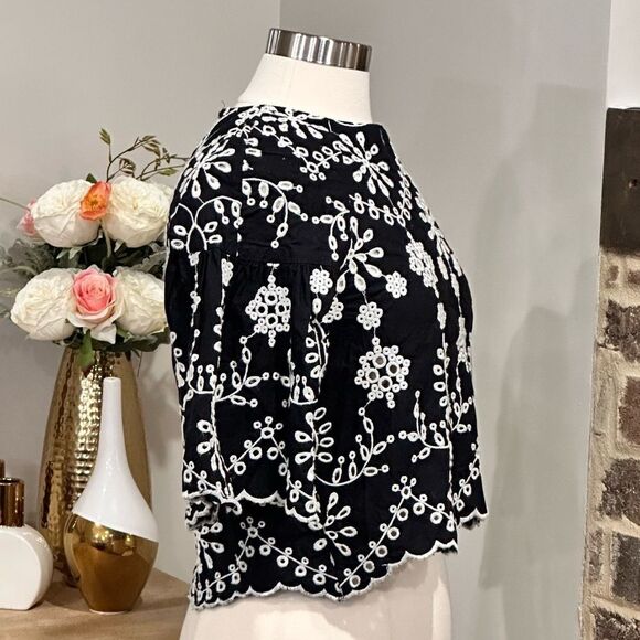 ZARA Women’s/Juniors Trafaluc Embroidered Top in the Size Medium in Black/White - Picture 8 of 9